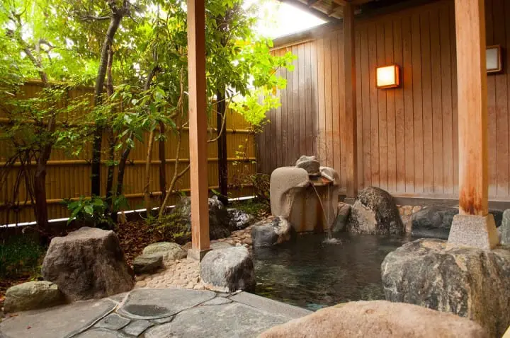 冬天還能滑雪的群馬縣水上溫泉～日歸泡湯設施、旅館、交通資訊etc.～