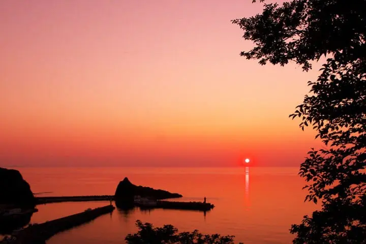 世界遺産・知床の温泉が流れる不思議なカムイワッカ湯の滝〜ツアーとホテルなど〜