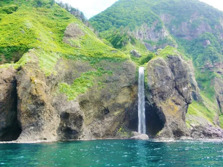 世界遺産・知床の温泉が流れる不思議なカムイワッカ湯の滝〜ツアーとホテルなど〜