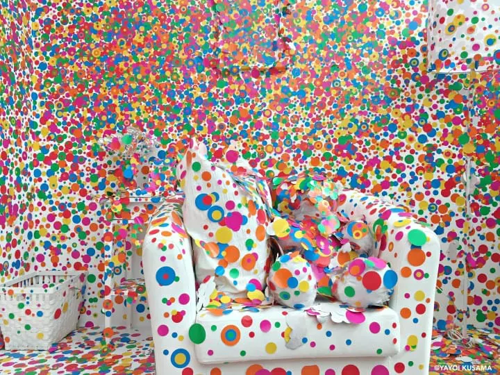 草間彌生小房間