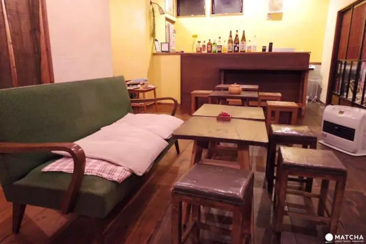 なり：ラウンジ