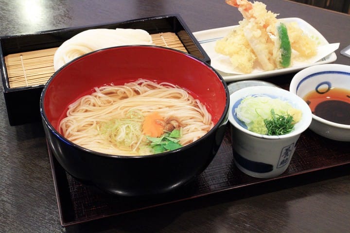 竿灯まつりとは