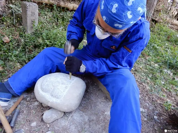 Ride a steam locomotive along the beautiful Oigawa Valley in Shizuoka and stay at Japanese farmhouses surrounded by tea fields and the foothills of Fujisan.