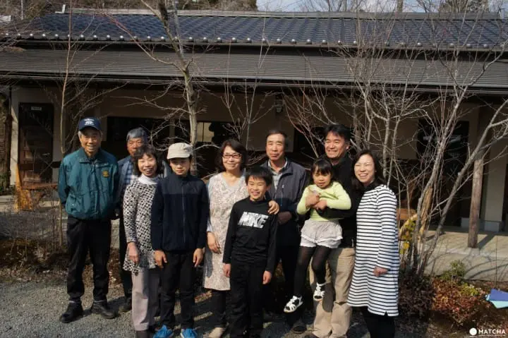 Ride a steam locomotive along the beautiful Oigawa Valley in Shizuoka and stay at Japanese farmhouses surrounded by tea fields and the foothills of Fujisan.