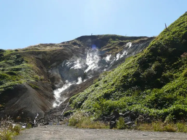 高原の自然と豊かな湧出量の硫黄泉（療養泉）を楽しめる～万座温泉～【群馬県】