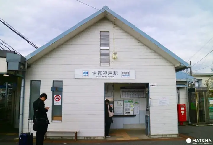 忍者列車で行こう!三重県伊賀鉄道のユニークなラッピング電車の旅