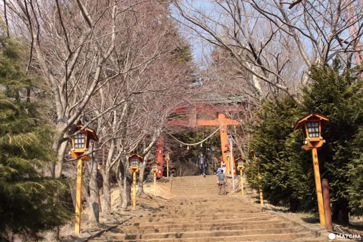 หนีร้อนสงกรานต์แล้วมาเที่ยวรถไฟ-ชมเจดีย์ห้าชั้นภูเขาไฟฟูจิกันเถอะ~