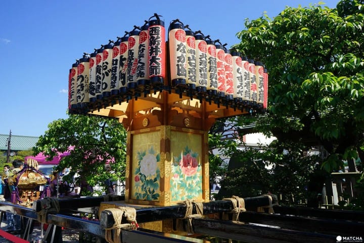 西新井大師の「花まつり」で神輿擔ぎに挑戦!