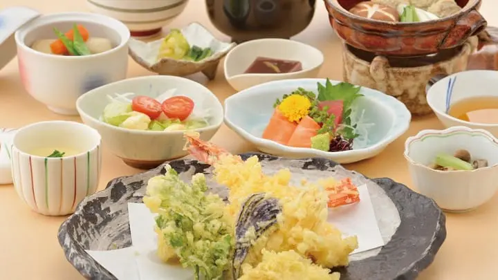 Manyo Club แช่ออนเซ็นชมวิวโยโกฮาม่ายามค่ำคืน (Yokohama)