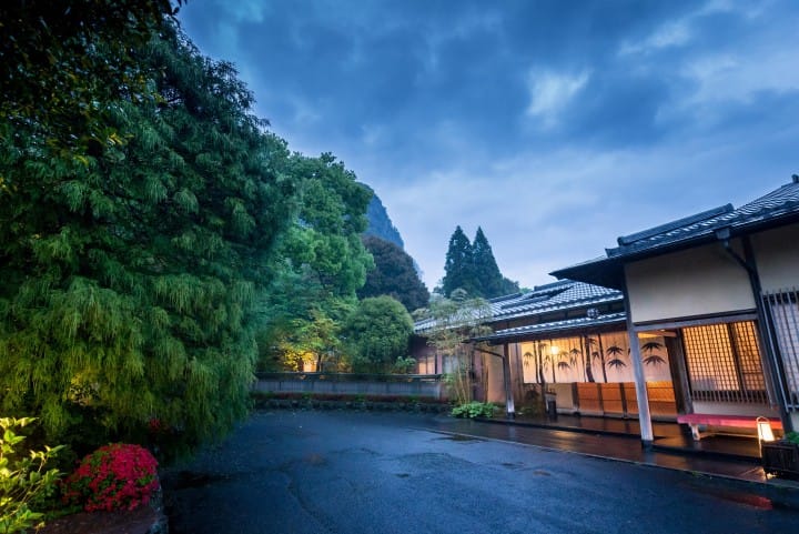1300年の歴史ある名湯!佐賀県・武雄温泉の基本情報まとめ~アクセス、オススメ旅館、楽しむポイントなど~