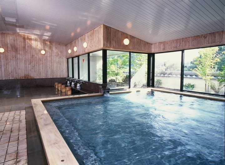 1300年の歴史ある名湯!佐賀県・武雄温泉の基本情報まとめ~アクセス、オススメ旅館、楽しむポイントなど~