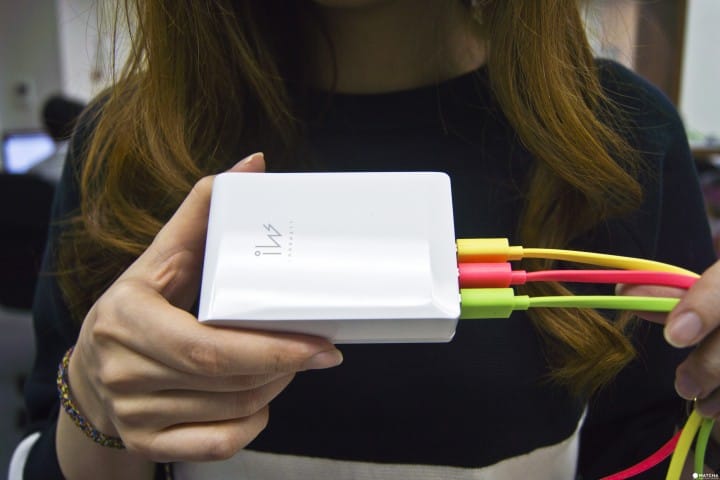 五孔充電器