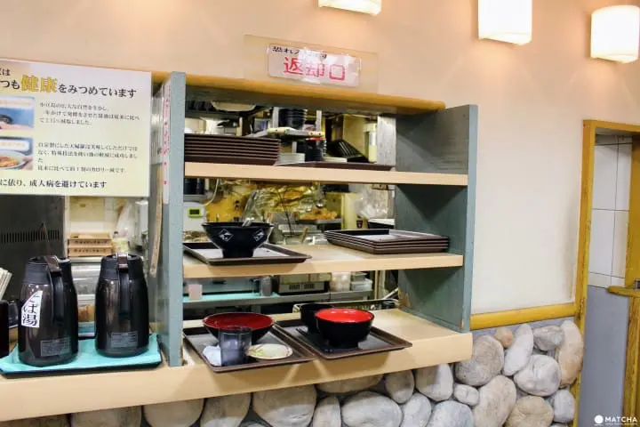 富士そば　返却口