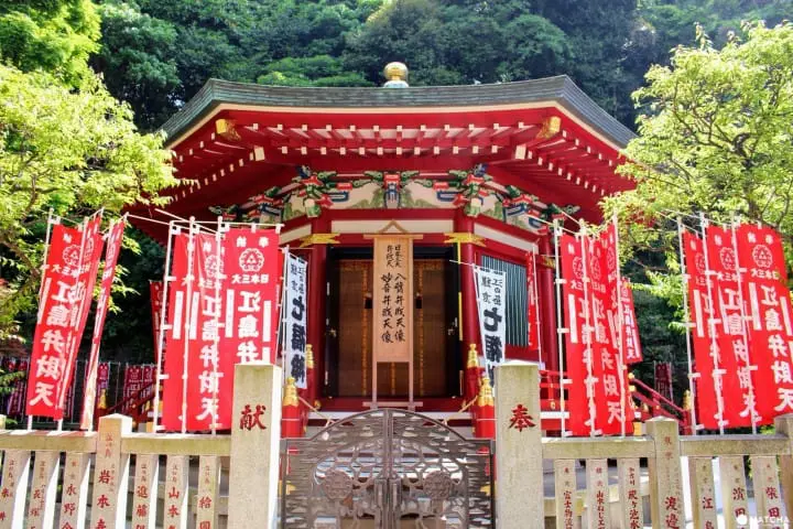 江島神社　奉安殿