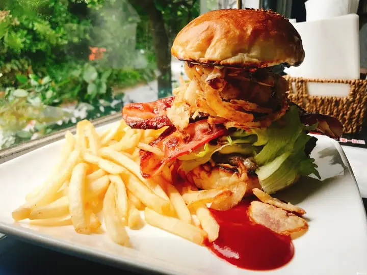 【冲绳必吃】号称冲绳第一『汉堡』专卖店Captain Kangaroo！海边旁超厚美味巨霸汉堡