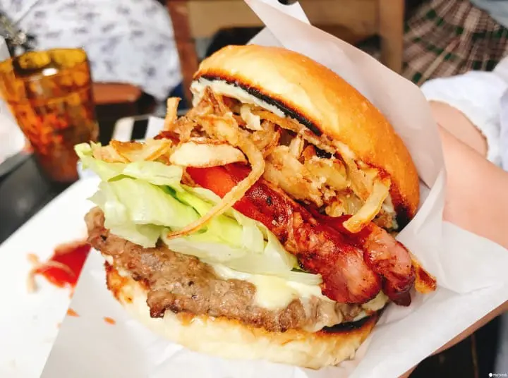 【冲绳必吃】号称冲绳第一『汉堡』专卖店Captain Kangaroo！海边旁超厚美味巨霸汉堡