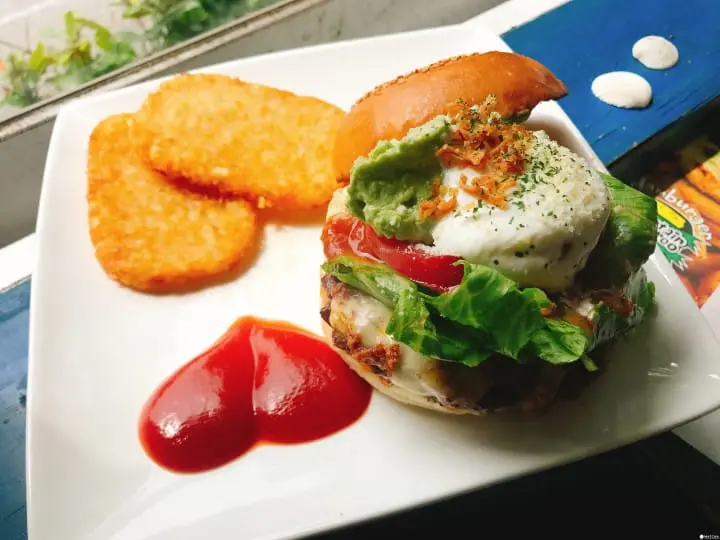 【冲绳必吃】号称冲绳第一『汉堡』专卖店Captain Kangaroo！海边旁超厚美味巨霸汉堡