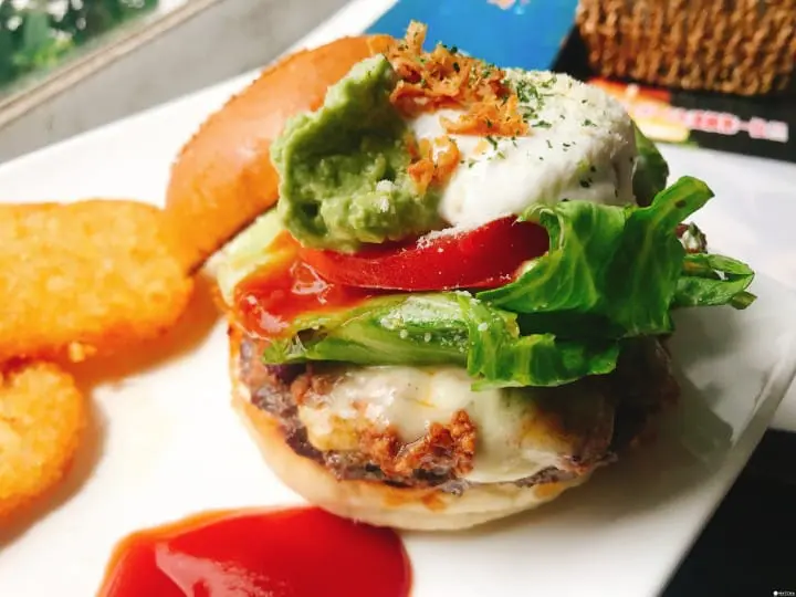 【冲绳必吃】号称冲绳第一『汉堡』专卖店Captain Kangaroo！海边旁超厚美味巨霸汉堡