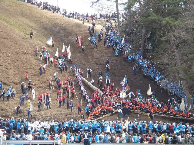 诹访大社御柱祭