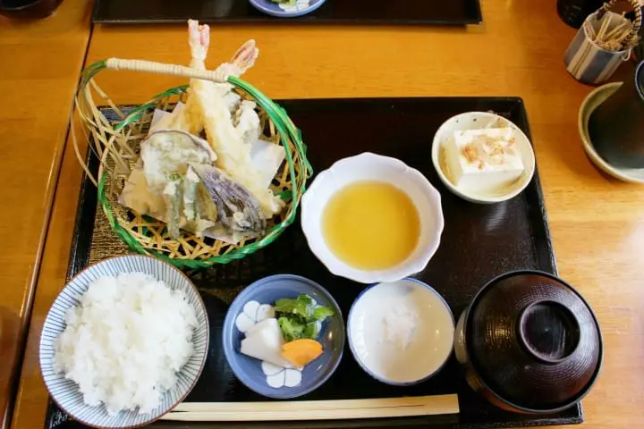 ทริปเที่ยวไปเช้าเย็นกลับจากโตเกียว - ชมเมืองซาวาระเมืองเก่าของญี่ปุ่น และ เทศกาลดอกอายาเมะที่อิตะโคะ