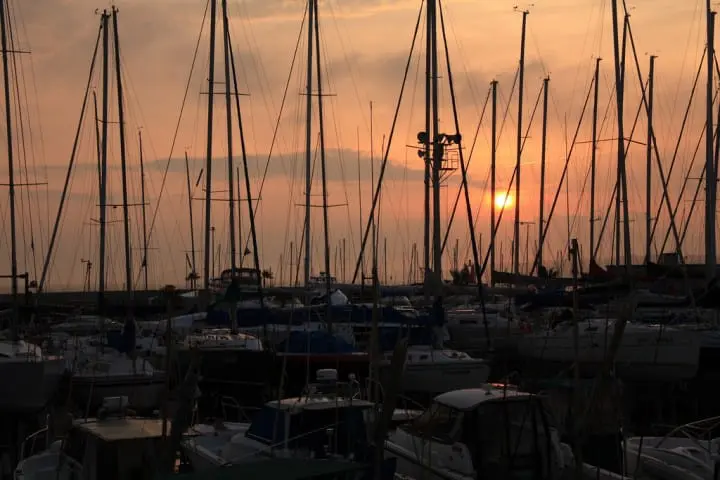 葉山小型船隻停泊港