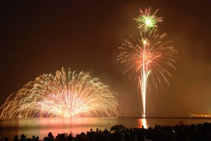 全攻略水上花火“五选”！海＋花火＝无敌美景