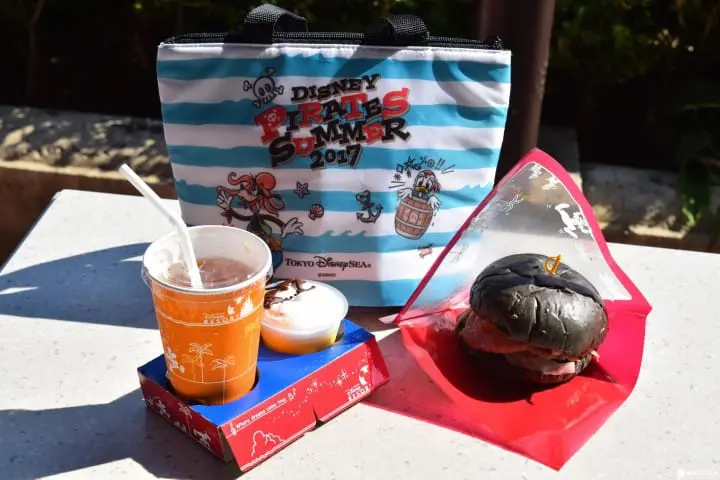 ローストポークとチリコンカンのサンド、夏みかんのカップデザート、ソフトドリンク付き