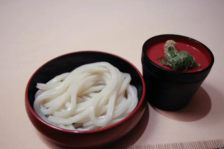 【香川】座擁高松市街美景 喜代美山莊花樹海