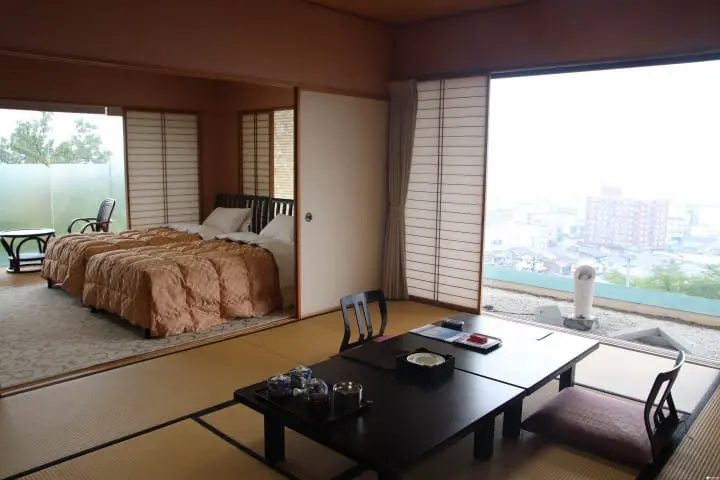 【香川】座擁高松市街美景 喜代美山莊花樹海