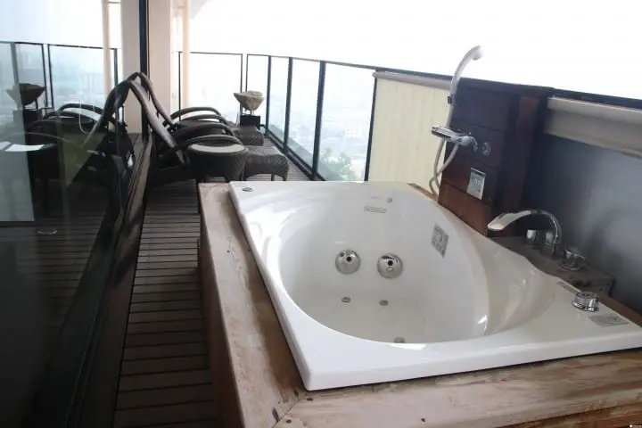 【香川】座擁高松市街美景 喜代美山莊花樹海