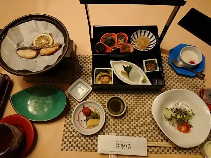 【香川】座擁高松市街美景 喜代美山莊花樹海