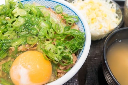 日本著名連鎖快餐大比較--「牛丼篇」