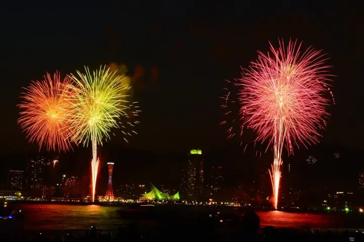 神戶港開港150周年,2017年8月5日15000發煙火閃耀整個神戶港!