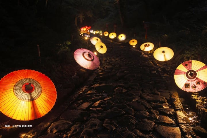不只有沙丘 迷幻美麗的和傘燈會就在鳥取 大山夏日祭典盂蘭盆節大獻燈 Matcha 日本線上旅遊觀光雜誌