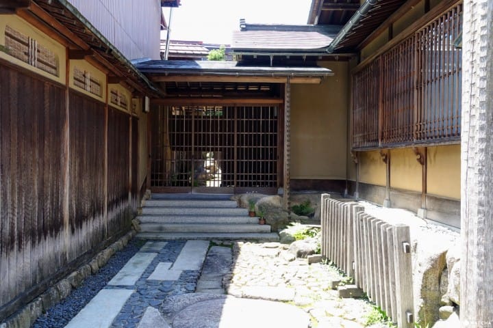 末広の家。入り口