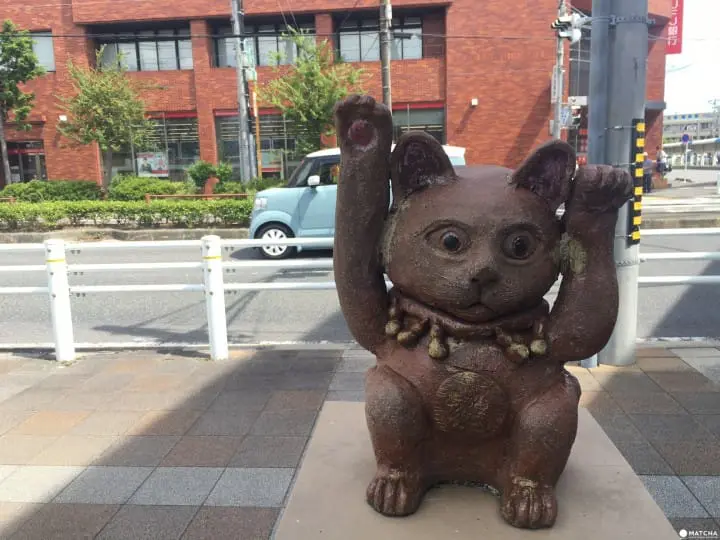 常滑車站外招財貓