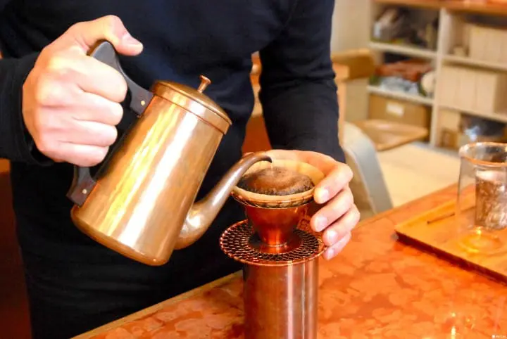 【Kaikado Café 】京都市電舊車庫遇見茶筒老舖 傳遞職人態度的開化堂咖啡