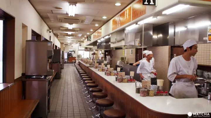 福岡天婦羅專門店ひらお-店內