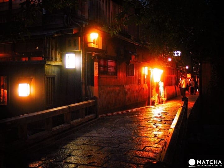 在「夜晚的衹園」感受與白天完全不同的夢幻