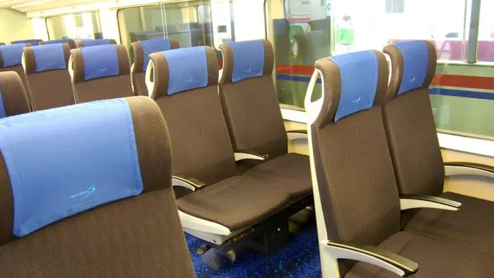 จากสนามบินนาริตะไปโตเกียว ถูกและดีมีที่ Skyliner!