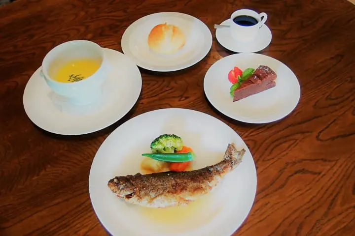 歐洲浪漫館Chez Hoshino享用虹鱒料理