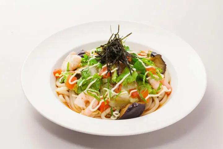 エビと9種類のサラダうどん