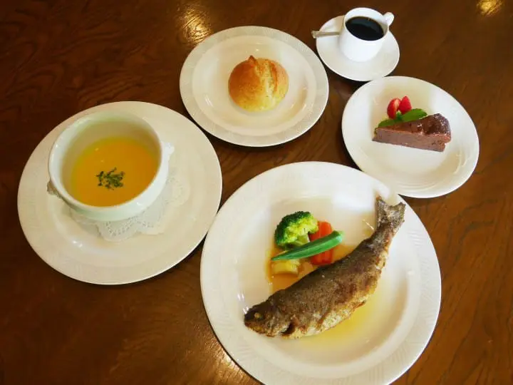 นิกโก้ไม่ได้มีแค่วัด! ชมธรรมชาติสวยงามและประวัติศาสตร์รอบทะเลสาบชูเซนจิกับน้ำตกเคะกง