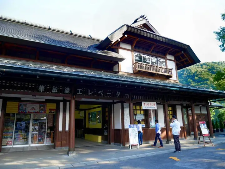 นิกโก้ไม่ได้มีแค่วัด! ชมธรรมชาติสวยงามและประวัติศาสตร์รอบทะเลสาบชูเซนจิกับน้ำตกเคะกง