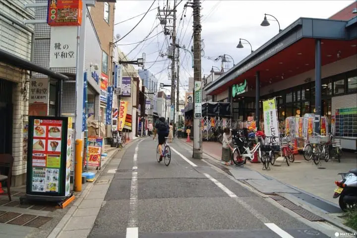 Enjoy Seasonal Wagashi at the Modern Mahorodo Sogetsu