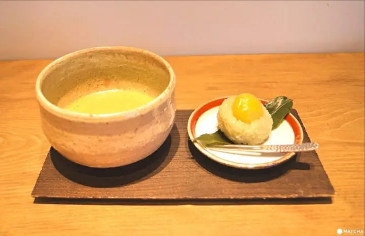 若者にもおすすめ！和菓子屋「まほろ堂 蒼月」のモダンな空間で季節の和菓子をどうぞ