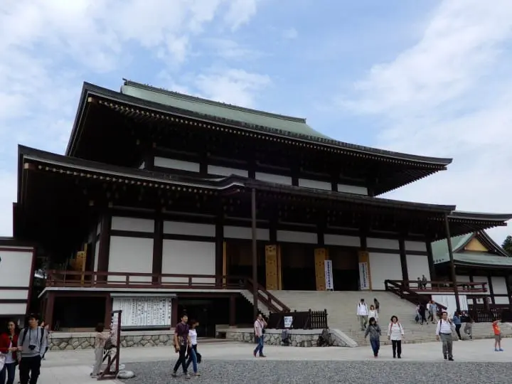 Enjoy a delightful day trip to Narita’s Shinshoji Temple, stroll an old temple lane and taste the local specialty eel. 