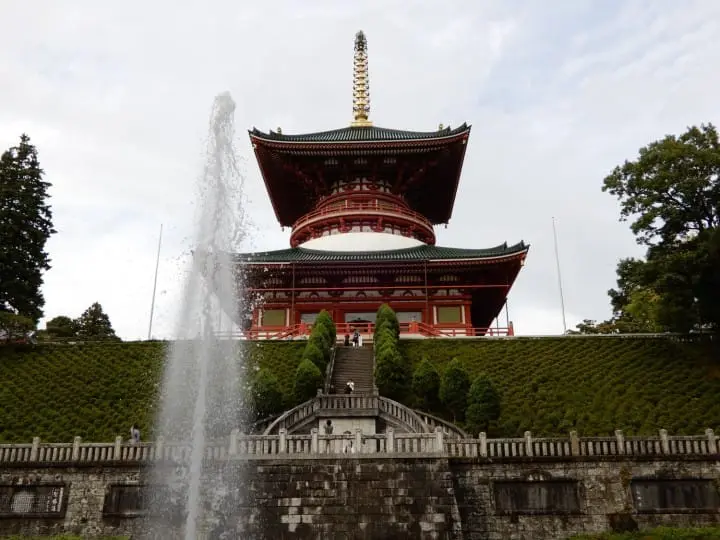 Enjoy a delightful day trip to Narita’s Shinshoji Temple, stroll an old temple lane and taste the local specialty eel. 