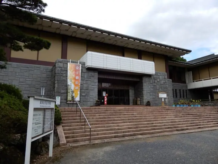 Enjoy a delightful day trip to Narita’s Shinshoji Temple, stroll an old temple lane and taste the local specialty eel. 