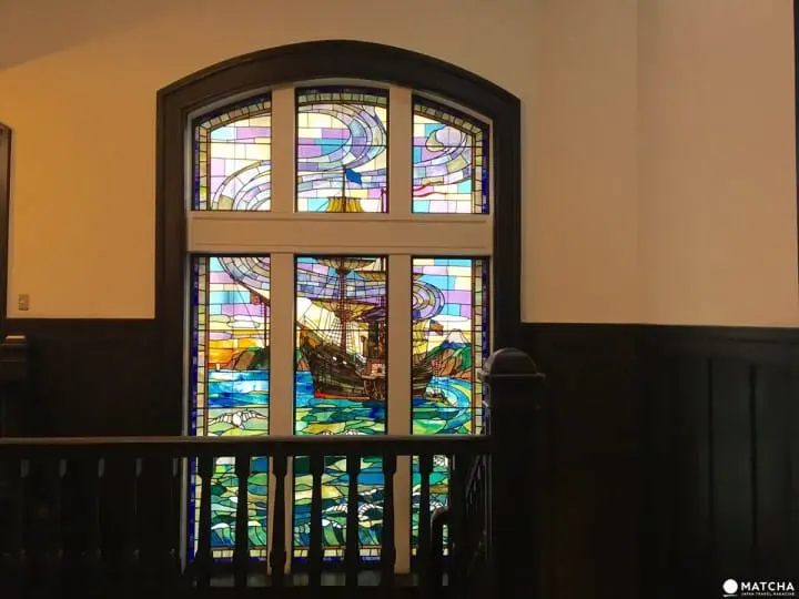 開港紀念會館 花玻璃